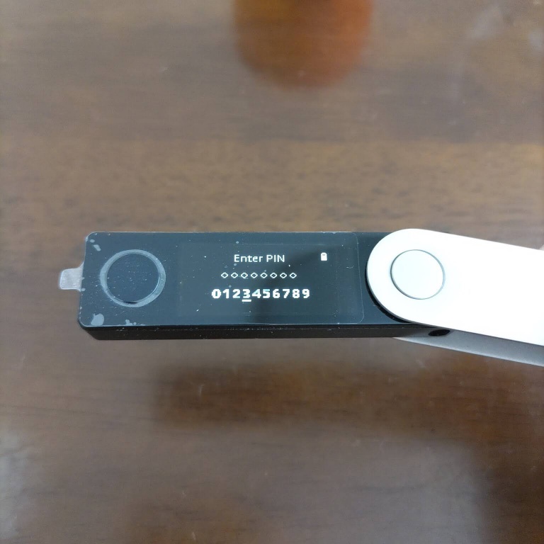 Ledger Nano X本体でEnter PINを入力する画面