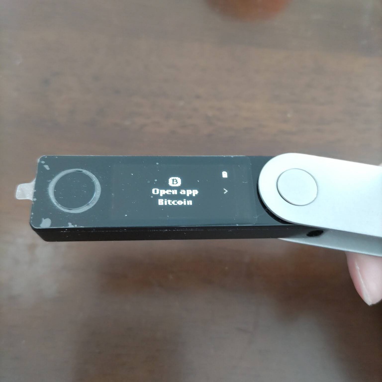 Ledger Nano X本体でアプリを開いた状態の写真画像