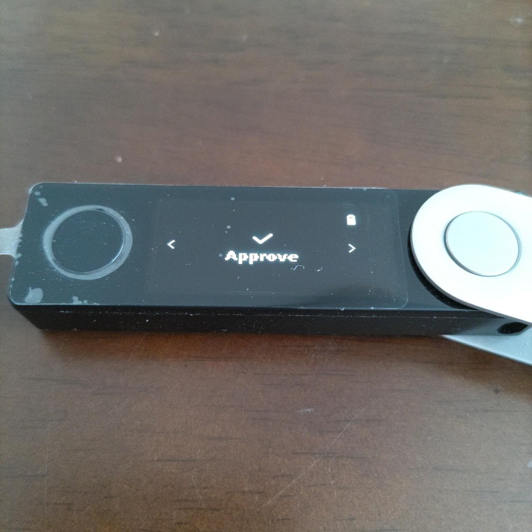 Ledger Nano X本体にApproveと表示された